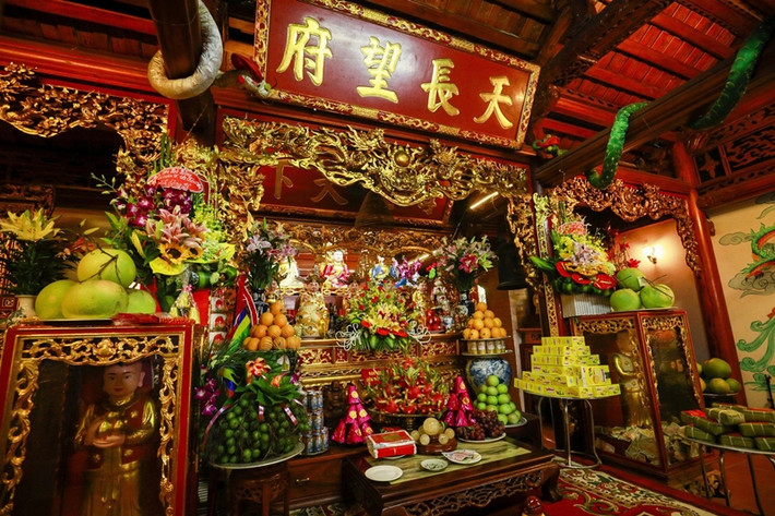 Gian thờ được bày biện trang trọng và ấm áp. Ảnh: Dân trí
