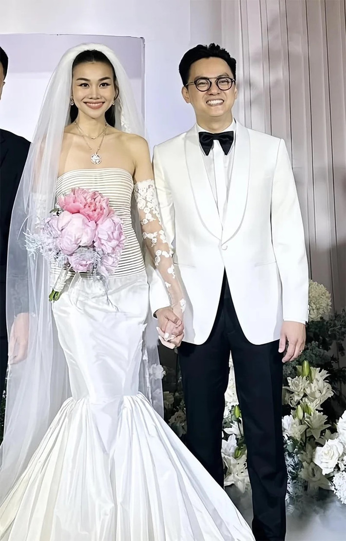 Sau bao ngày chờ đợi, cuối cùng hôn lễ của siêu mẫu Thanh Hằng và chồng nhạc trưởng đã diễn ra vào tối ngày 20/10 tại một khách sạn sang trọng bậc nhất trong trung tâm TP HCM. Ảnh: Thoibaovhnt