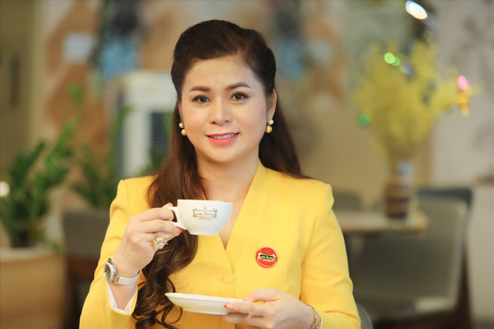 CEO King Coffee sở hữu gương mặt ưa nhìn, nụ cười và ánh mắt thu hút. Ảnh: Báo Dân tộc và Phát triển