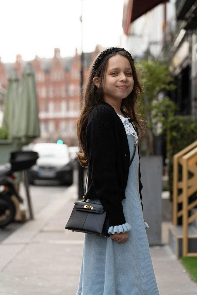Bộ sưu tập túi xách của Moo Abraham bao gồm cả chiếc túi Louis Vuitton trị giá 2.000 bảng Ảnh (khoảng 60 triệu đồng).