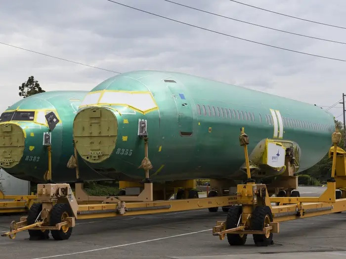 Thân máy bay được hoàn thiện từ Wichita, Kansas và được chế tạo bởi Spirit AeroSystems. Sau đó, chúng được vận chuyển bằng đường sắt đến Renton, nơi nó được nối với các cánh. Ảnh: Insider