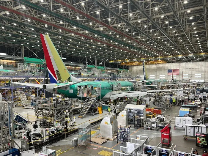 Khoảng một năm rưỡi sau khi ngừng hoạt động, Insider có dịp tham quan nhà máy Renton của Boeing để tìm hiểu thêm về dây chuyền lắp ráp cuối cùng của 737 Max. Ảnh: Insider