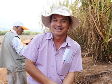 Đang kinh doanh địa ốc thì xuất ngoại trồng cao su, trồng mía rồi bắp, cọ dầu, một thời gian sau người ta lại xôn xao chuyện ông chủ Tập đoàn Hoàng Anh Gia Lai Đoàn Nguyên Đức tuyên bố chuyển hướng sang nuôi bò.