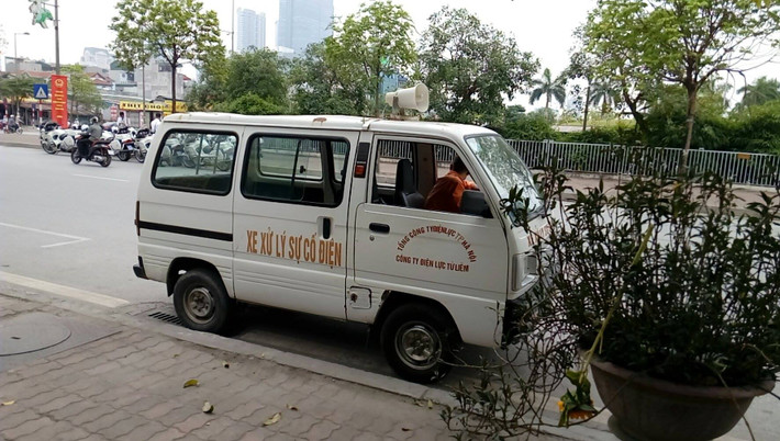 Xe xử lý sự cố điện cũng được huy động.