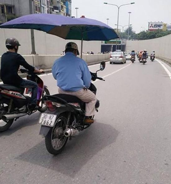 Chiếc ô khổng lồ...