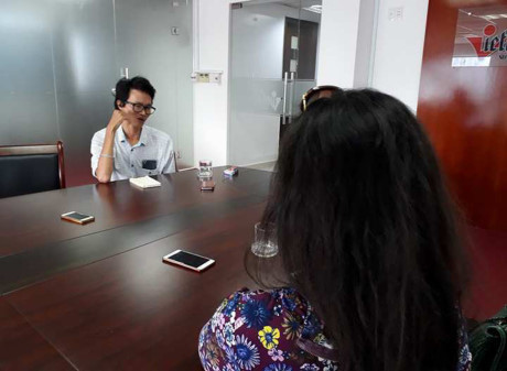 Vai trò của bà Nguyễn Mai Phương - người được cho là nhân vật dàn xếp việc liên lạc giữa Nghĩa và Dung thông qua quản giáo, theo lời khai của Nghĩa và Dung là gì? Ảnh: Bà Nguyễn Mai Phương trả lời PV của Vietnamnet.