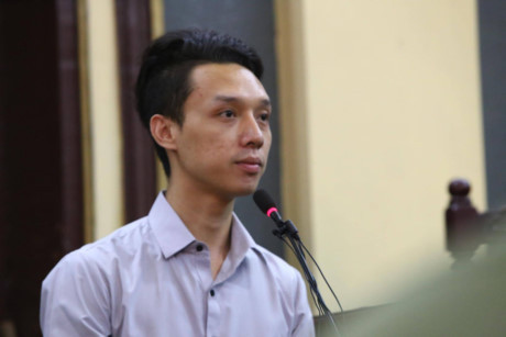 Về lời khai của nhân chứng Lữ Minh Nghĩa và bị cáo Nguyễn Đức Thùy Dung về việc một quản giáo đã giúp hai người này liên lạc trong thời gian Dung bị giam, HĐXX kiến nghị điều tra có hay không hành vi xâm hại hoạt động tư pháp của người quản giáo tên Nghĩa giúp Dung và Lữ Minh Nghĩa thông cung. Ảnh: Vietnamnet.