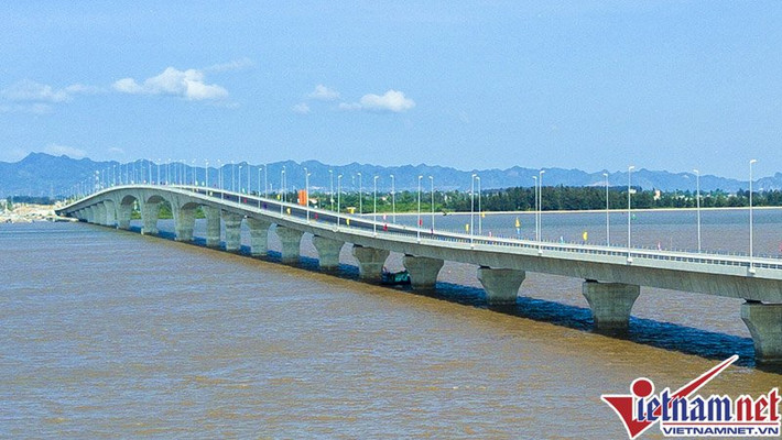 Sau Cầu Thị Nại, cầu Tân Vũ - Lạch Huyện nối bán đảo Đình Vũ với huyện đảo Cát Hải, dài 5,44km cũng là một trong những cây cầu vượt biển dài nhất Việt Nam với những kỹ thuật xây dựng lần đầu tiên được thực hiện. Ảnh: Vietnamnet.