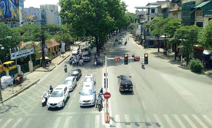 Tuần qua, một thông tin nóng dư luận chính là thời tiết nắng nóng kỷ lục ở miền Bắc, khi mà nền nhiệt có thời điểm lên đến 41 độ C. Đợt nắng nóng kéo dài nhiều ngày này đã ảnh hưởng không nhỏ đến đời sống của người dân.