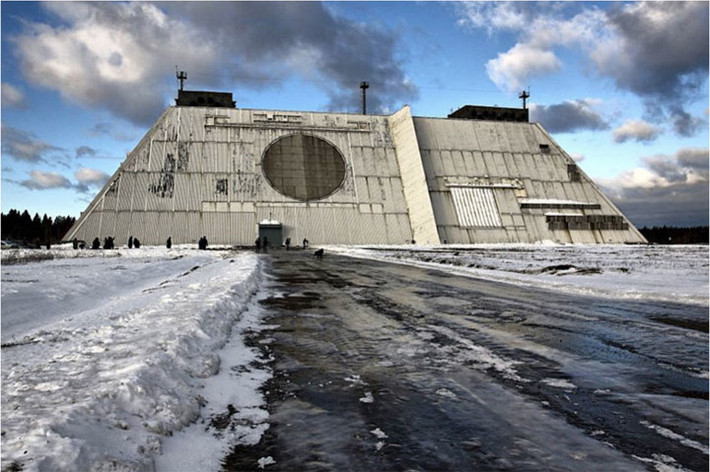 Trạm Radar "Don-2N", Nga: Kim tự tháp hiện đại này có chiều cao 40m và chiều rộng khoảng 140m. Đây là một yếu tố quan trọng trong hệ thống phòng thủ tên lửa của Moscow. Trong những dịp hiếm hoi, các nhà báo được phép tham quan cơ sở này, nhưng chỉ được tiếp cập một phần rất nhỏ bên trong.