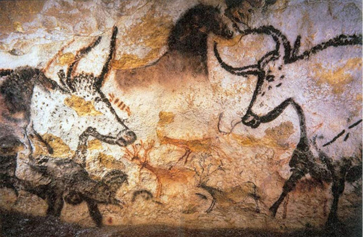 Động Lascaux, Pháp: Để bảo tồn các bức tranh thời tiền sử độc đáo của hang động, lối vào Lascaux hiện đã đóng cửa sau 15 năm cho khách du lịch vào thăm quan. Bạn có thể ghé thăm một mô hình thực tế của hang động hoặc thưởng thức qua không gian ảo.