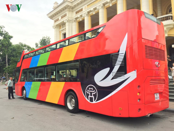 Lộ trình xe buýt City Tour sẽ đi qua các điểm: Nhà hát Lớn - Tràng Tiền - Ngô Quyền - Lý Thường Kiệt - Hỏa Lò - Hai Bà Trưng - Nguyễn Khuyến - Văn Miếu - Quốc Tử Giám - Tôn Đức Thắng - Chu Văn An - Điện Biên Phủ - Hoàng Diệu - Hoàng Văn Thụ - Hùng Vương - Đường Thanh Niên - Phan Đình Phùng - Hàng Cót - Hàng Lược - Chả Cá - Hàng Cân - Lương Văn Can - Lê Thái Tổ - Bà Triệu - Hai Bà Trưng - Phan Chu Trinh - Nhà lát Lớn. Ảnh: VOV.