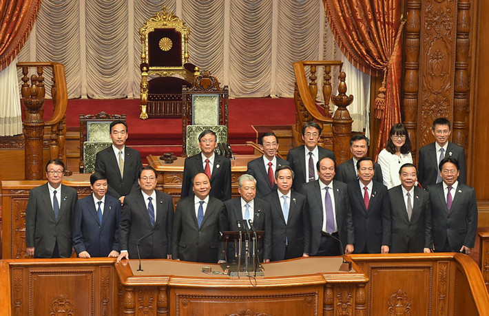 Báo Vietnamnet đưa tin, cùng ngày, tại trụ sở quốc hội Nhật Bản, Thủ tướng đã hội kiến với Chủ tịch Thượng viện Date Chuichi. Ảnh: VGP.