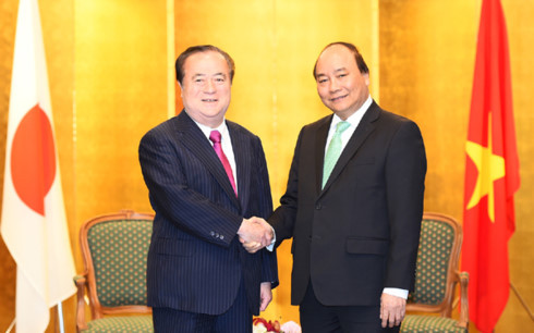 Chiều 4/6/2017, tại Tokyo, Thủ tướng Chính phủ Nguyễn Xuân Phúc đã tiếp ông Hashimoto Masaru, Thống đốc tỉnh Ibaraki, một tỉnh lân cận với thủ đô Tokyo có thế mạnh về các hoạt động công nghiệp và nông nghiệp hiện đại. Ảnh: VOV.