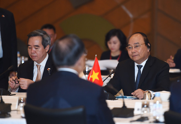 Kết thúc hội nghị. Thủ tướng dự cuộc tọa đàm bàn tròn với các doanh nghiệp, quỹ đầu tư lớn của Nhật Bản. Buổi tọa đàm do Bộ Kế hoạch và Đầu tư phối hợp với Ngân hàng Công Thương (Vietinbank) và Ngân hàng Bank of Tokyo - Mitsubishi UFJ (BTMU), Nhật Bản tổ chức. Ảnh: VGP/Quang Hiếu.