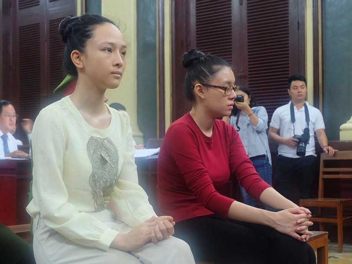 Ngoài ra, bị cáo Phương Nga đã xin chủ tọa được dùng quyền im lặng và giữ nguyên lời khai như phiên tòa ngày 21/9/2016 và không trình bày thêm. Bị cáo cũng nhấn mạnh với HĐXX việc thực hiện quyền im lặng là do chủ ý của bị cáo và không bị ép buộc gì. Ảnh: Hoàng Yến.