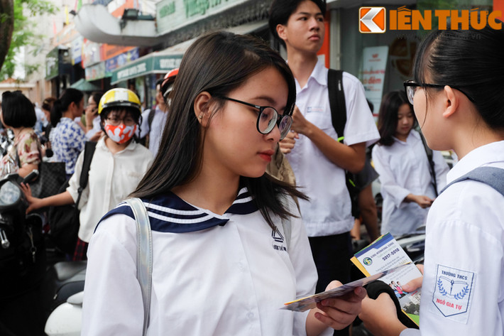 Nhiều thí sinh đánh giá đề thi môn Ngữ văn vào lớp 10 năm nay dễ hơn so với đề thi thử, nên khá tự tin sẽ đạt điểm cao môn này.