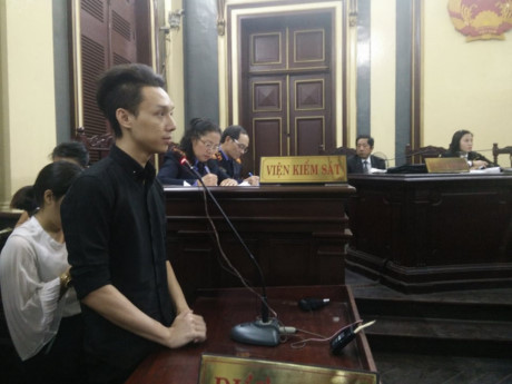 Lữ Minh Nghĩa khai đã từng gặp ông Cao Toàn Mỹ vài lần tại nhà của Phương Nga và khẳng định rằng Phương Nga và Cao Toàn Mỹ có quan hệ tình cảm khi được đại diện Viện kiểm sát hỏi. Trong khi ông Cao Toàn Mỹ khẳng định không có mối quan hệ tình cảm với Phương Nga. Ảnh: Mễ Thuận.