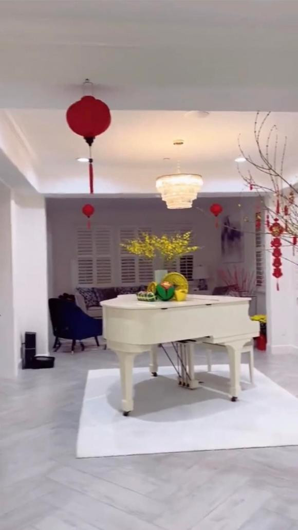 Chỉ như thế cũng đủ thấy dù sinh sống ở Mỹ nhiều năm nhưng Phạm Hương vẫn giữ nếp Tết cổ truyền ở Việt Nam.