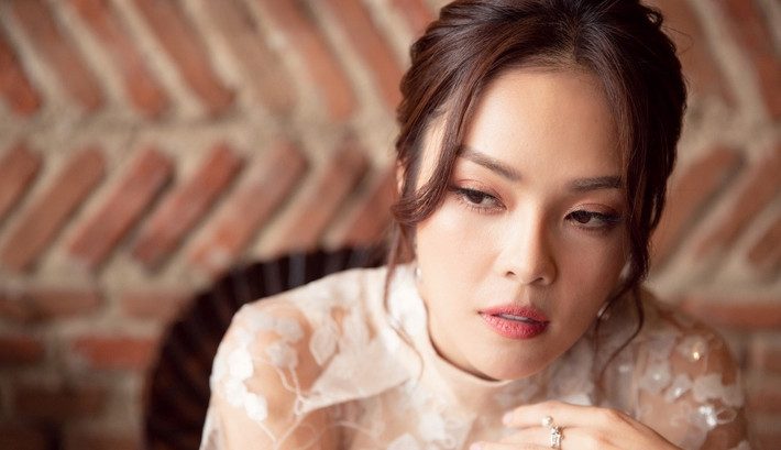 Mới đây, Dương Cẩm Lynh trở thành tâm điểm chú ý vì dính vào ồn ào nợ nần. Dương Cẩm Lynh tiết lộ, hiện cô nợ nhiều người, tổng số khoảng 6 tỷ đồng. Ảnh: Zing