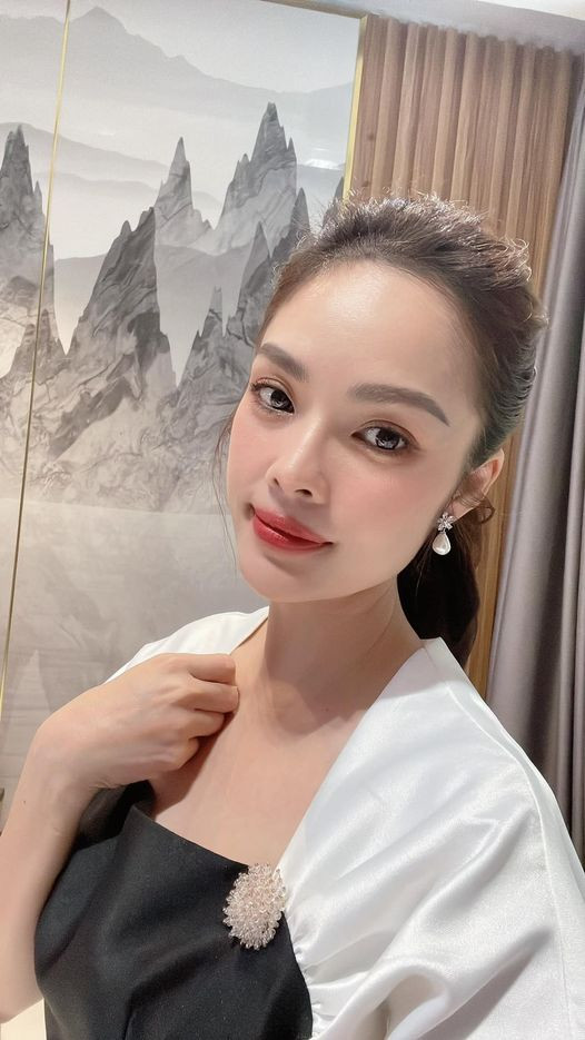 Tuy nhiên, chỉ sau 2 năm bên nhau, Dương Cẩm Lynh ly hôn vì cả hai không thể dung hòa tính cách. Ảnh: FBNV