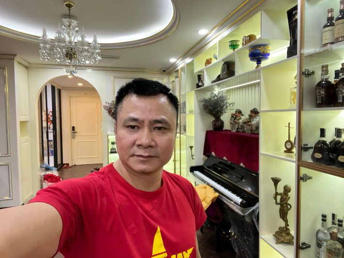Mới đây, trong dịp nghỉ lễ Tết Dương lịch, NSND Tự Long đã cùng vợ con chuyển về ngôi nhà mới.