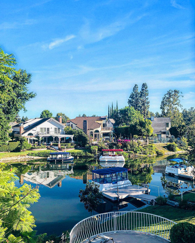 Vợ chồng Đào Lan Phương sống trong căn biệt thự riêng tọa lạc tại khu Westlake Village, California, có giá trị lên đến hàng triệu đô.