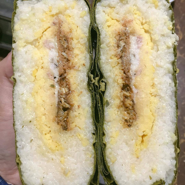Bánh chưng nhân cá kho làng Vũ Đại xuất hiện trên thị trường khoảng 2 năm trở lại đây, thu hút người tiêu dùng nhờ hương vị độc đáo. Ảnh: Phụ Nữ Việt Nam