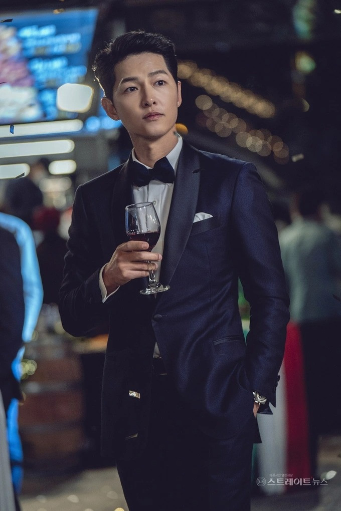 Không chỉ thế, nam tài tử Hàn Quốc còn đầu tư vào bất động sản. Theo Koreaboo, riêng giá trị khối bất động sản của Song Joong Ki vào khoảng 1200-1300 tỷ đồng. Ảnh: News
