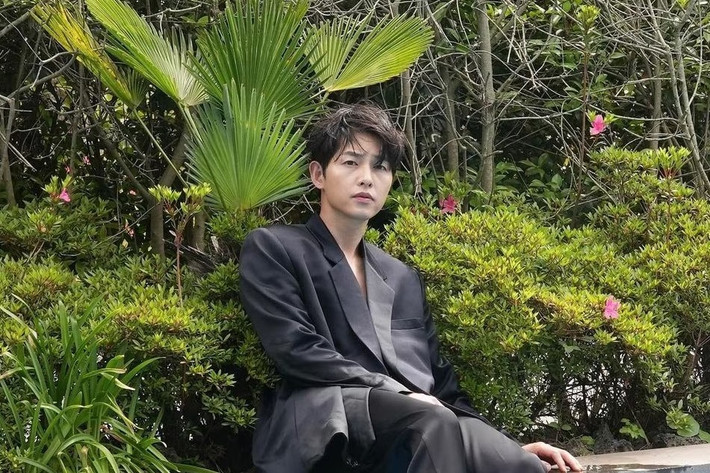 Dù vậy, số tài sản này vẫn khiêm tốn hơn nhiều so với ông xã Song Joong Ki. Theo Osen, thù lao quảng cáo mỗi năm tại Hàn Quốc của Song Joong Ki là một tỷ won. Ảnh: ABS