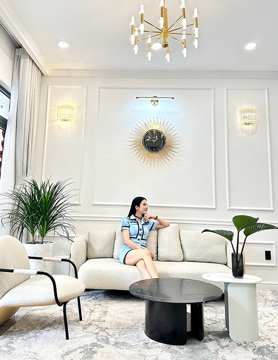 Đặc biệt, Diệp Lâm Anh hé lộ, cô đang dồn tiền cải tạo căn biệt thự do mẹ ruột tặng ở Thành phố Thủ Đức, TP HCM.