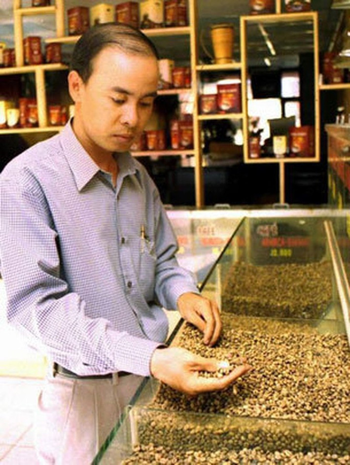 Bức ảnh thời trẻ còn lưu lại cho thấy, ông Đặng Lê Nguyên Vũ khá gầy gò nhưng khuôn mặt và đôi mắt luôn sáng ngời của một người có chí làm giàu. Ảnh: Viettimes