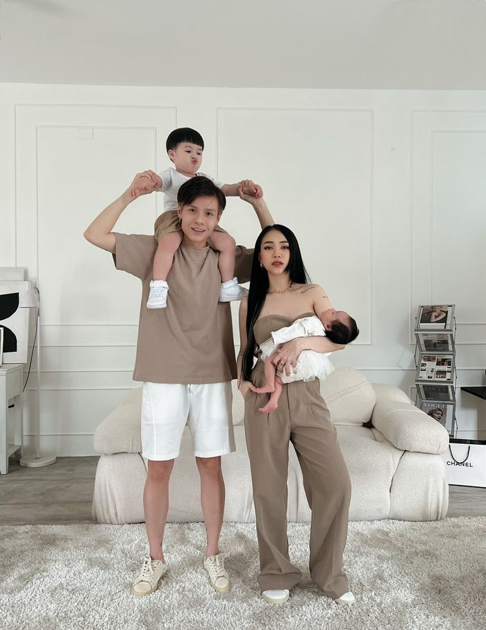 Joyce Phạm và Tâm Nguyễn cũng thường xuyên đưa con du lịch. Ảnh: FBNV