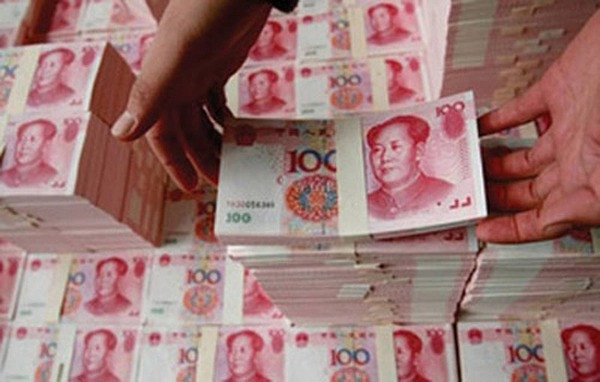 Một nhân viên công ty cho biết, nếu nhanh tay có thể đếm được 70 - 80.000 tệ (khoảng 250-286 triệu đồng), có người đếm được 100.000 tệ. Ảnh minh hoạ