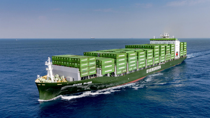 Tương tự, công ty vận tải biển Evergreen Marine của Đài Loan (Trung Quốc) cũng chúc mừng một năm ăn nên làm ra bằng cách thưởng Tết vô cùng hậu hĩnh cho nhân viên. Ảnh: Getty