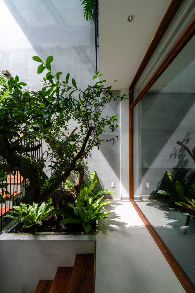 Đáp ứng yêu cầu đó của gia chủ, nhóm kiến trúc sư mỗi phòng của công trình có thể chứa từ 5-8 nhân viên.