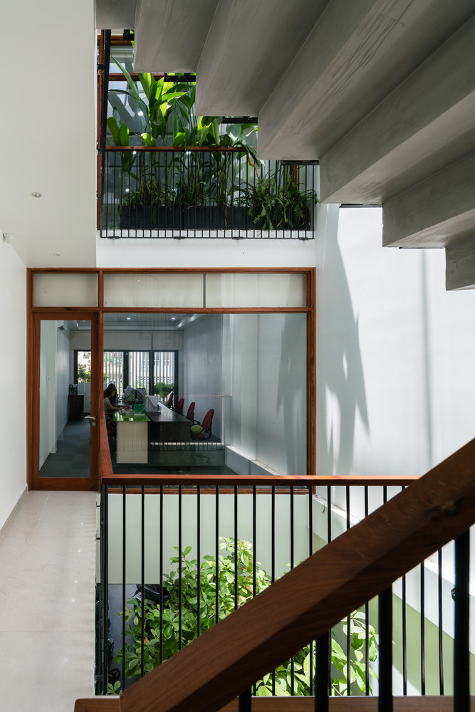 Các bức tường kính được sử dụng để tối ưu hóa không gian tự nhiên.
