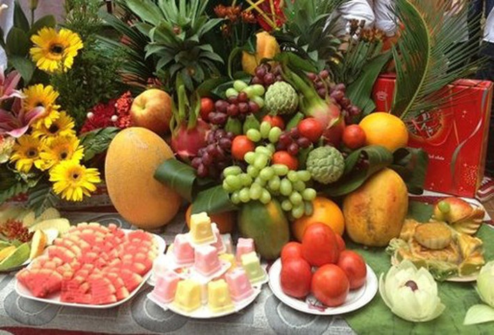 Vì vậy, hoa quả tươi cũng là mặt hàng hút khách.