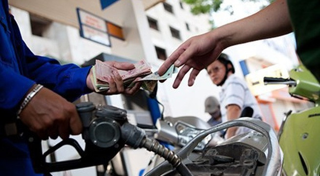 Cùng với giảm giá, liên Bộ cũng điều chỉnh lại mức trích Quỹ bình ổn 500 đồng một lít, kg với các mặt hàng xăng, dầu, trừ xăng E5 RON 92 mức trích là 100 đồng mỗi lít. Cơ quan điều hành cũng không chi Quỹ bình ổn với các mặt hàng xăng, dầu tại kỳ điều hành này.