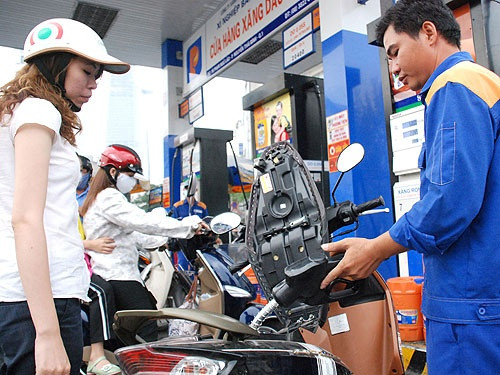 Đây là lần thứ 2 liên tiếp giá xăng dầu được điều chỉnh giảm kể từ đầu tháng 8.