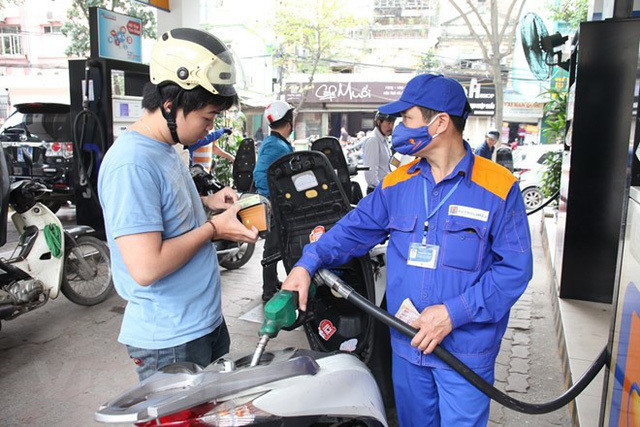 Liên Bộ Công Thương - Tài chính vừa phát đi thông báo về việc điều chỉnh giá xăng kể từ 15h chiều nay (1/8).