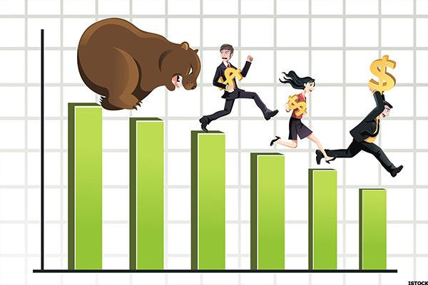 Tuy nhiên, lo ngại vụ cháy sẽ ảnh hưởng nặng nề đến hoạt động kinh doanh của Rạng Đông, trong phiên giao dịch sáng 29/8 trên sàn HOSE, cổ phiếu RAL bị bán tháo ngay đầu phiên, giảm sàn xuống chỉ còn 81.900 đồng/cổ phiếu. Ảnh: Nhadautu.