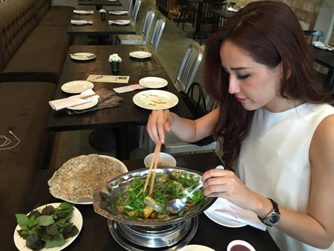 Ngoài việc đầu tư vào các công ty, Mai Phương Thúy còn sở hữu nhiều nhà hàng tại trung tâm TP HCM chuyên phục vụ các món ăn Á, Âu.