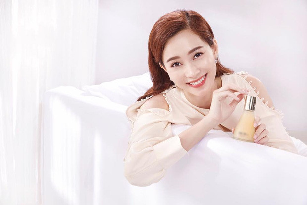 Những hợp đồng này mang lại nguồn thu nhập không nhỏ cho Hoa hậu Đặng Thu Thảo. Nhiều nguồn tin cho hay, rất nhiều nhãn hàng không ngại bỏ ra cả trăm triệu để có sự tham dự của Thu Thảo trong sự kiện của mình, thậm chí con số này còn có thể cao hơn nữa. Cụ thể, từ vài năm trước, mức lương đại diện thương hiệu của bà mẹ một con này đã rơi vào khoảng từ 30 - 80 ngàn đôla/hợp đồng.