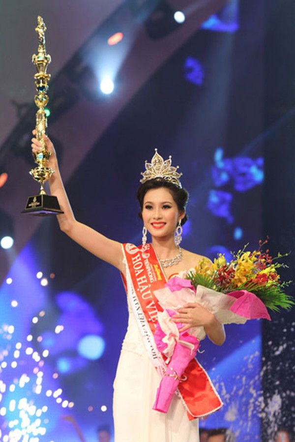 Sau khi đăng quang Hoa hậu Việt Nam 2012, Đặng Thu Thảo không vì hào quang, đồng tiền làm mờ mắt mà chạy theo những điều phù phiếm.