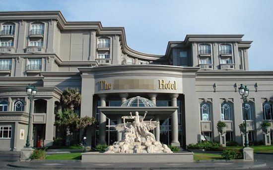 Tập đoàn này sở hữu nhiều trung tâm thương mại, khách sạn và khu nghỉ dưỡng cao cấp...