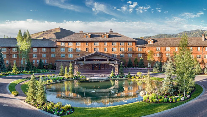Khách sạn Sun Valley thu hút du khách bởi cảnh sắc thiên nhiên với tổng diện tích khuôn viên lên đến hơn 1.200 ha.