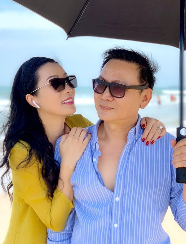 Trịnh Kim Chi và doanh nhân Võ Trấn Phương kết hôn vào năm 2000. Thời gian đầu, nữ diễn viên sang Mỹ sống cùng chồng.