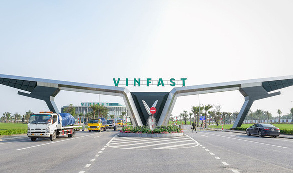 Vị trí thứ 3 trong danh sách nữ đại gia giàu nhất sàn chứng khoán Việt là bà Phạm Thúy Hằng, em gái bà Phạm Thu Hương.