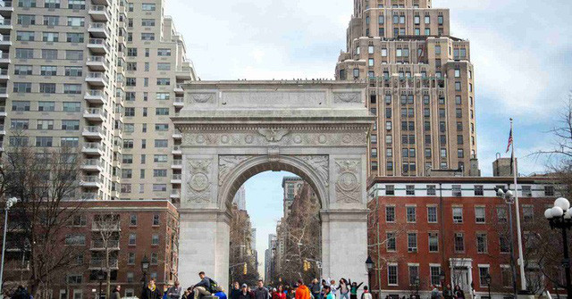 Được thành lập năm 1831, Đại học New York là một trong những đại học tư thục phi lợi nhuận lớn nhất của nền giáo dục đại học Mỹ. Tổng số cựu sinh viên siêu giàu ước tính 3.380 với tổng số tài tài sản 712 tỷ USD.